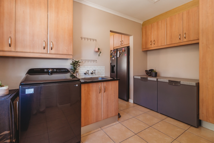 5 Bedroom Property for Sale in Panorama Western Cape